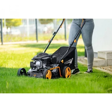 Woodster TT132-42 Benzines Fűnyíró